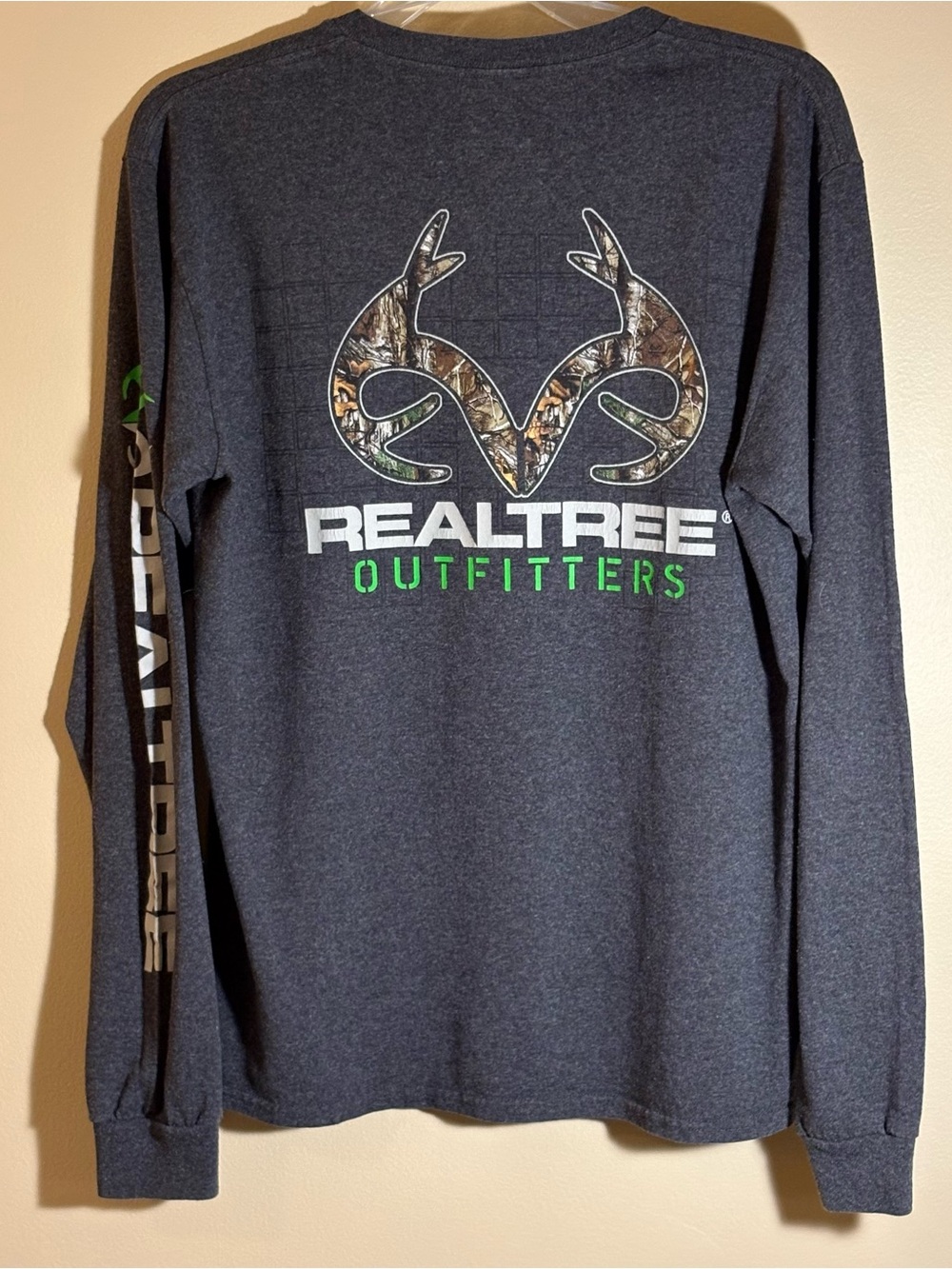Realtree  Outfitters Men’s Long Sleeve Graphic Tee Heather Gray Size-M